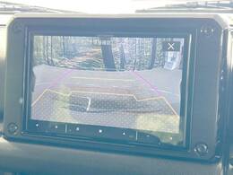 【バックカメラ】駐車時に後方がリアルタイム映像で確認できます。大型商業施設や立体駐車場での駐車時や、夜間のバック時に大活躍！運転スキルに関わらず、今や必須となった装備のひとつです！