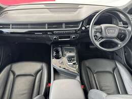 Audiのインテリアはエクステリア同様、優れたデザイン性とクオリティ、そして機能性を兼ね備えております。