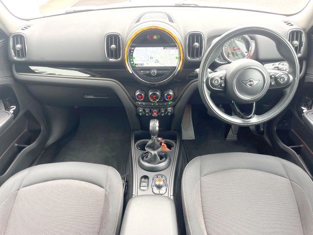 輸入車グループ総在庫数約2，000台！全国の系列店からメーカー・車種問わずご紹介出来るので、あなたにピッタリのお車が見つかるはずです♪まずはお問い合わせ下さい☆