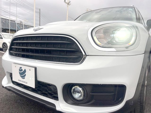 ●LEDヘッドライト：夜間走行時も良好な視界を確保し安心して運転できる高輝度LEDヘッドライトを装備！点灯速度が早く、消費電力も抑えられています。