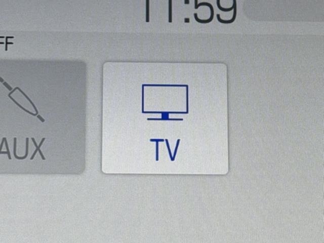 TVが見れるチューナーを装備しています。　新しい車でも付いていないことで、TVが見れない事も多々あるので要チェックです。