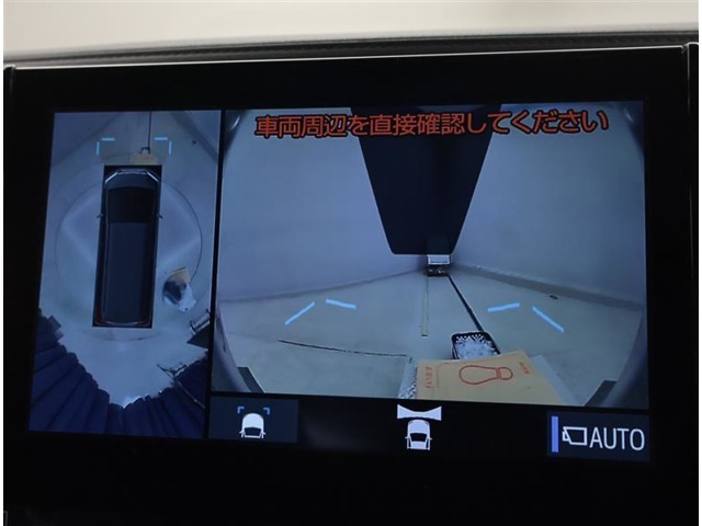 全周囲モニター装備　車庫入れの苦手な方にも安心できる装備です！！