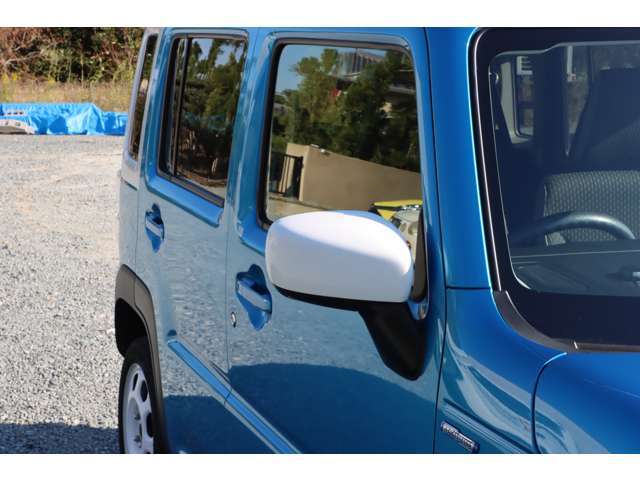 ルーフと同様にミラーもホワイトカラーになってます！