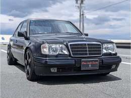 エナペタルブルシュタイン製の倒立フロントショックにDasAutoGanz・AMGスペックスプリングが組み込まれています。