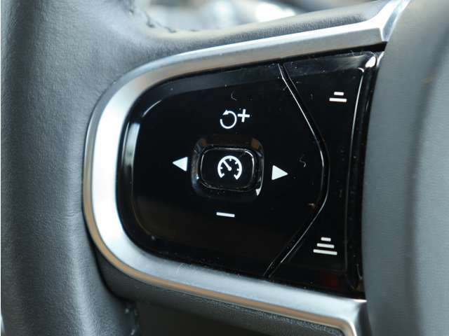 【最大91項目の点検整備】ボルボに精通した整備士が、車両の状態について最大91項目に及ぶチェック基準で厳密な点検整備を実施します。納車時には点検整備内容を記録した点検整備記録簿をお渡しします。