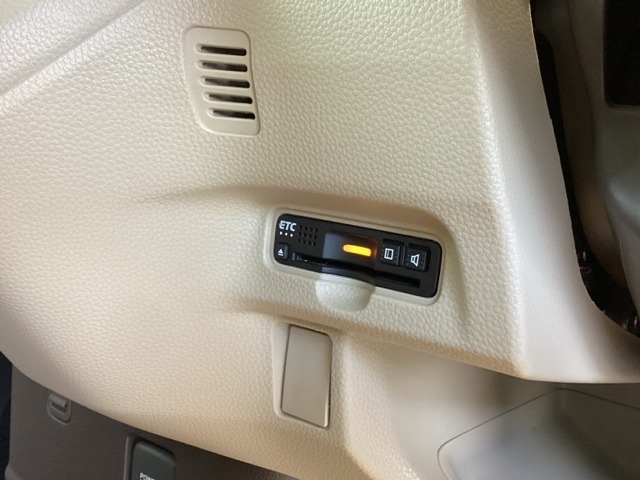ETC付いてます。ETCが使用可能な道路通行料はキャッシュレスでスマートに走行できます。再セットアップして納車致します。