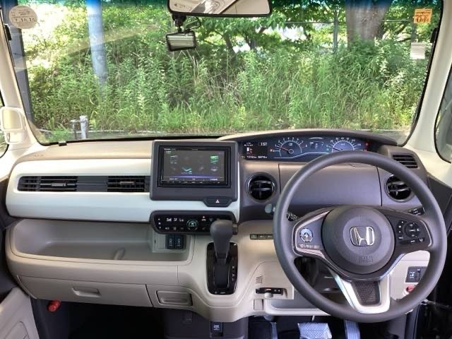 フロントガラスが大きく、ワイドな視界で運転もしやすくなるように、設計されています。