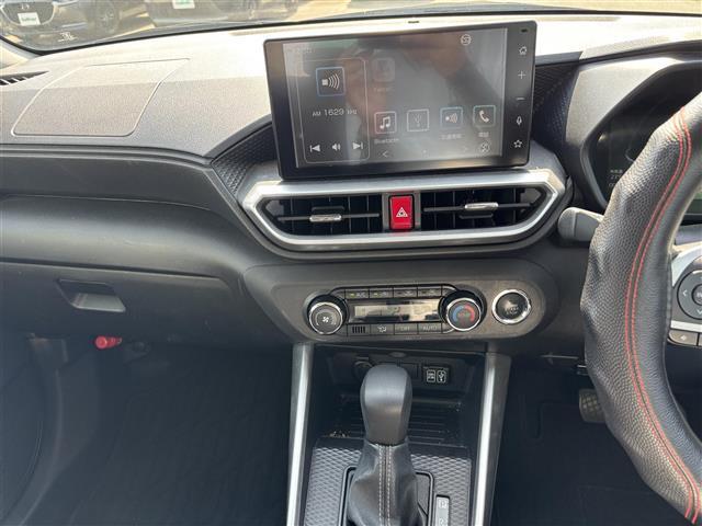 気になる車はすぐにお問い合わせください！画面右側の0066から始まる無料ダイヤルからお問い合わせ下さい！専門スタッフがお車のご質問にお答えいたします！