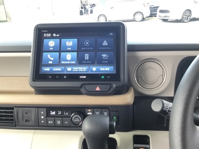 Apple CarPlayやAndroid Autoに対応しています。スマートフォンをつなげば、地図アプリや音楽アプリ等を楽しめます。
