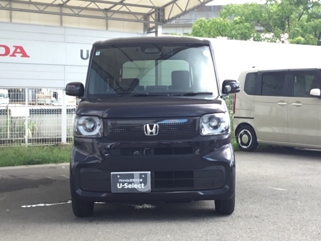 お客様に安全で快適なカーライフをお送りいただくために、中古車にも高いレベルの品質基準を設け、その基準に従って、全ての中古車について納車前整備を実施しています。