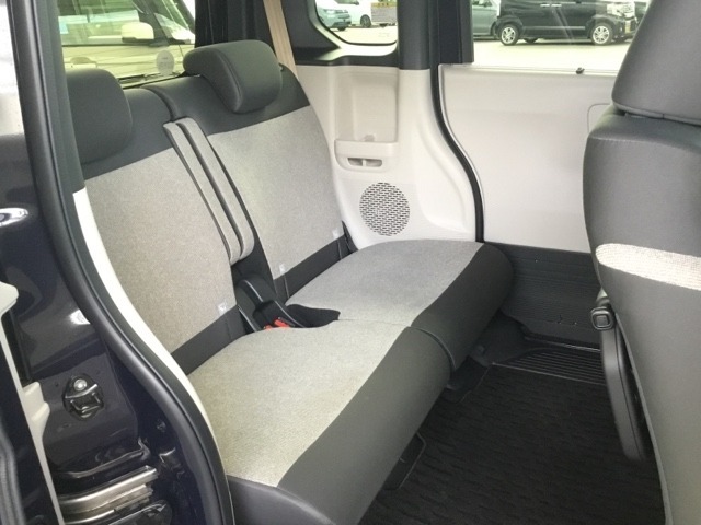 スライドドアなら狭い駐車場でもドアをぶつける心配がありません。ステップが低く乗り降りもしやすいです。
