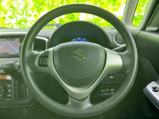 WECARSの展示場では実際に見て、触ってお車をお選びいただけます！知識の豊富な営業スタッフが様々なカーライフをご提案いたします！
