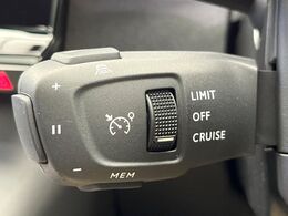 ●レーダークルーズコントロール：前の車との車間距離を一定にとりつつ、一定速度で自動走行してくれる次世代のクルーズコントロール！主に高速道路や自動車専用道路で使用する便利な機能です！