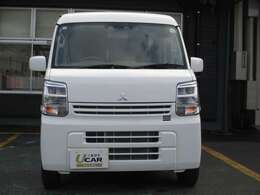 大きなヘッドライトはハロゲンです