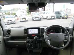 運転席・助手席エアバック標準装備安心です。