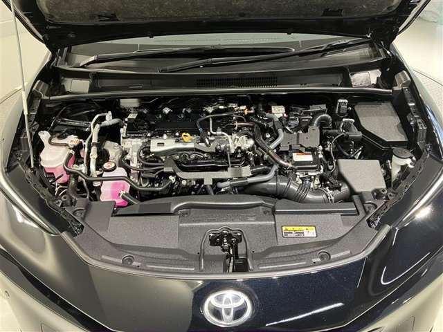 エンジンルーム普段は見えないエンジンルームですが、お手入れが大切な場所ですね。トヨタカローラ名古屋のU-Carはエンジンルームも仕上げております