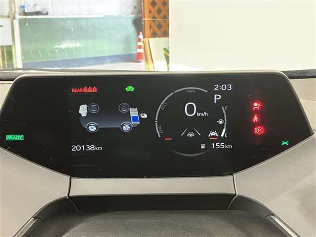 とっても見やすいメーターです。夜間時はラグジュアリーな気分にさせてくれる照明が魅力ですので、夜のドライブも楽しみになりますよ♪