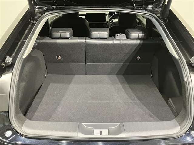 広々としたラゲージスペースを備えています。大きなものや長さのある荷物もしっかりと積み込めます。