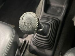 【フロア5速MT】走りの5速MT！！スポーティーな走行をお楽しみいただけます♪