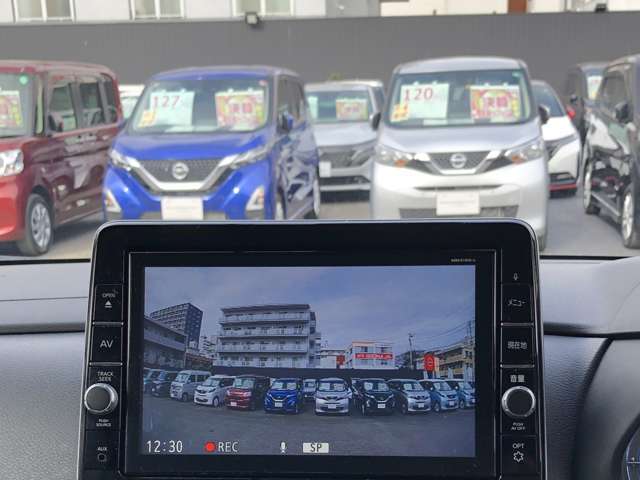 【日産純正ドラレコ(※前後2つ)装着車】　映像/音声の記録はもちろん、映像再生時に走行軌跡や車速のわかるGPS搭載。事故時の客観的な検証に役立ちます。