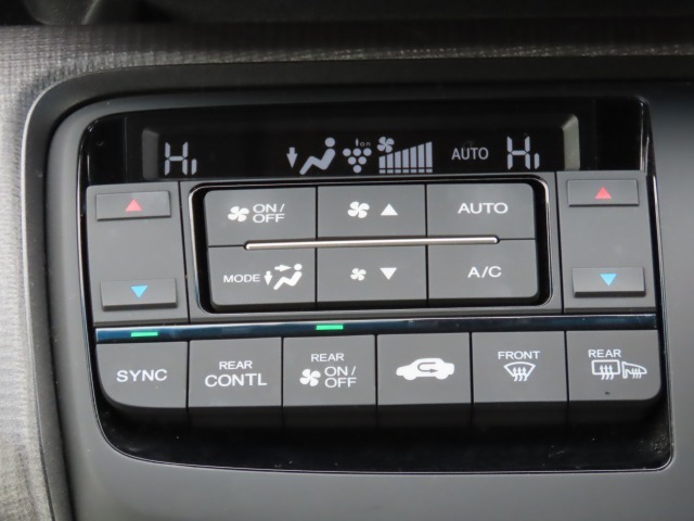 オートエアコンなので、スイッチひとつでオールシーズン快適に過ごすことができます。