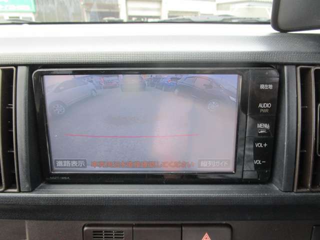 バックモニター！お車を初めて運転されるかたやバック操作が苦手のお客様にはオススメの装備です！