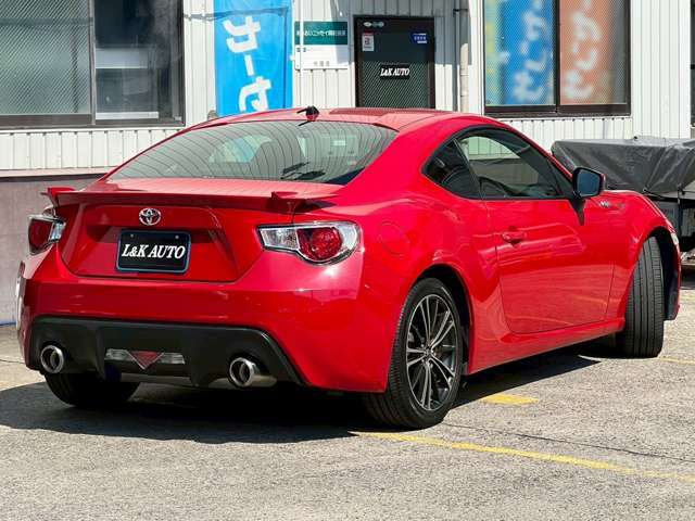 在庫車両は国産車をメインに軽自動車、コンパクトカー、セダン、ミニバンと幅広く取り揃えております。お探しの条件をお知らせください。自社整備工場（運輸局認証工場）、全天候型の屋内展示場完備☆