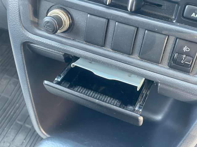 灰皿未使用、禁煙車！