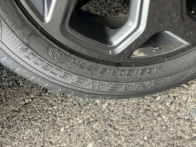 純正ホイールを装着しております。車両に関してのご質問は、スタッフまでお気軽にお問合せ下さい！TEL：0439-88-6662