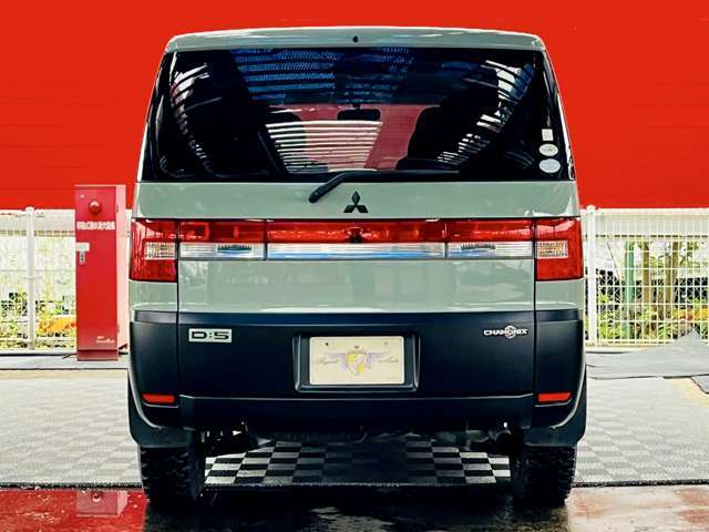 プロジェクトオートではエアロパーツやホイール、車高調などのカスタムはもちろん、純正色にはないオリジナルカラーでの塗装も可能です！他の人と被らない車をお探しの方はぜひご相談ください！