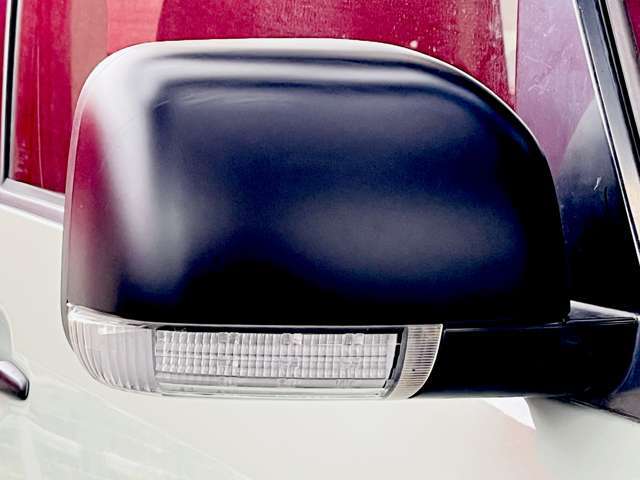 両サイドミラーを当社にてマットブラックにペイントしています！