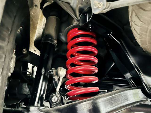 リフトアップサスペンションに交換されています！