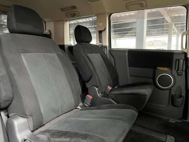 2列目シートも広々していて、快適に過ごせます。