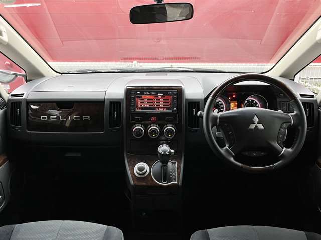 インテリアも高い質感とソフトな感触を得たダッシュボードや各スイッチを押したときの節度感が追求されています。