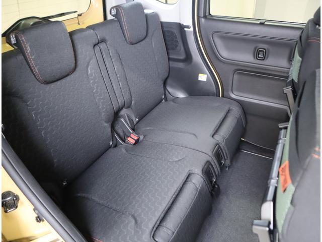 後部座席は左右独立でシートスライド・リクライニングが可能な為、効率よくシートのアレンジが可能です♪足元も広々でゆったり過ごせます。