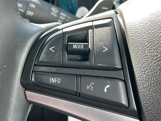 ステアリングには様々なスイッチが付いておりますので運転しながらの操作も楽ちんです♪