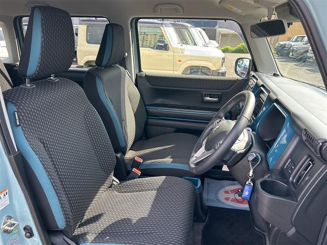 女性の方ももちろんですが、運転席側、助手席側の足元スペースが広いので男性の方が運転しても窮屈になりにくいですよ！