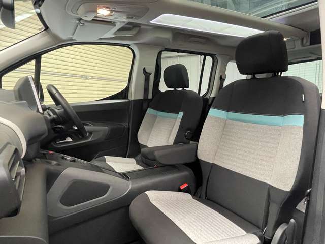 ご遠方の場合でも、下取り車両の金額を概算でお出しすることは可能でございます。車検証をお手元に、走行距離をご確認の上お問い合わせくださいませ。