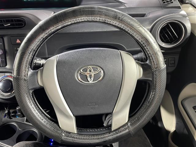 【ステアリング】軽い力で扱いやすいハンドルです。目立つ傷やスレなどなく綺麗な状態です！除菌プランいれていただくとさらに快適に！清潔なお車はお子様にも安心ですね！