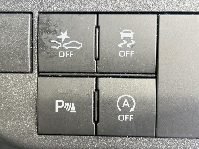 【スマートアシスト】走行中に前方の車両等を認識し、衝突しそうな時は警報とブレーキで衝突回避と被害軽減をアシスト。より安全にドライブをお楽しみいただけます。