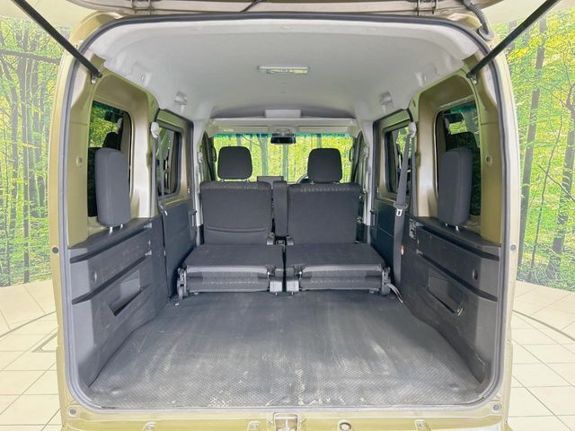 後席を格納すると、これだけの広さが！シーンに合わせたシートアレンジで、大きな荷物も積むことが出来ます♪