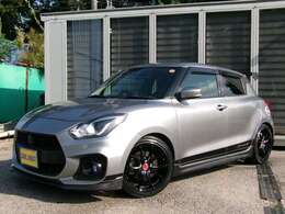 抑える所抑えてます！純正オプションのデカールもシルバーのボディにさり気なくマッチして存在感がありますね！とてもスタイリッシュにキマってます★