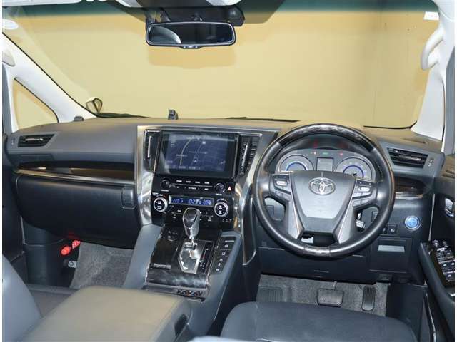 オシャレなインテリアで運転する気分も盛り上がりますよね＾＾