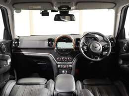 ■高年式、低走行、装備や価格に魅力があるなど、専門店の目線で厳選した高品質なミニのみ厳選し、約250台以上の新旧ミニの中からお気に入りの1台をお選びいただけます■マッチした1台がきっと見つかりますよ♪