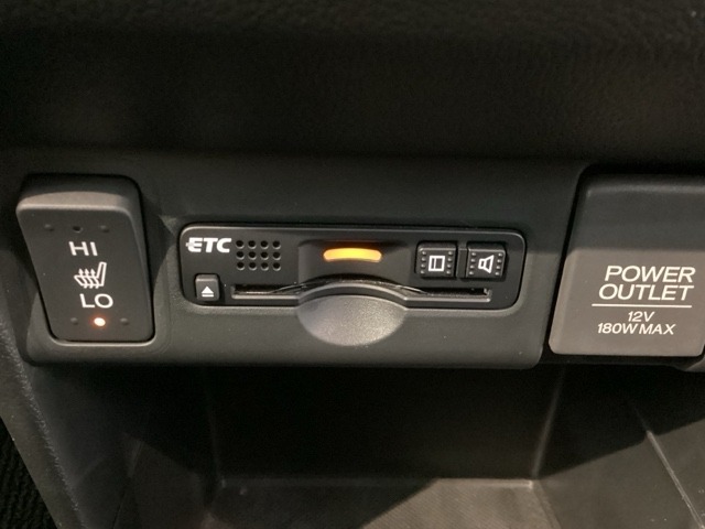 いまや快適なカーライフに欠かせないETCが付いています。