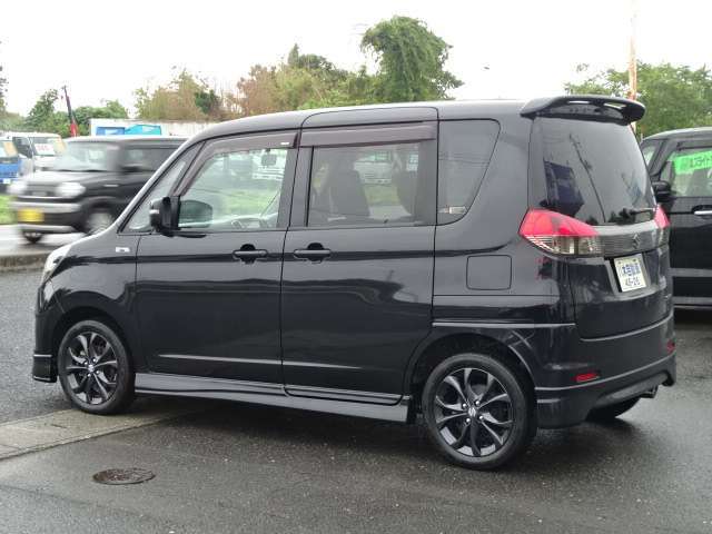 乗用車のほかにも、トラックや商用車などお仕事に活躍する車も多数展示！見応えのある当社へ是非ご来店下さい！