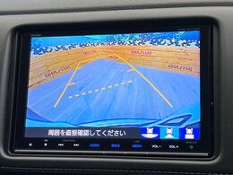 【バックカメラ】駐車時に後方がリアルタイム映像で確認できます。大型商業施設や立体駐車場での駐車時や、夜間のバック時に大活躍！運転スキルに関わらず、今や必須となった装備のひとつです！