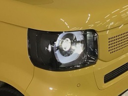 【LEDヘッドライト】大光量で夜道や雨の日の安心感を高めるLEDヘッドライト。周囲の明るさに応じて自動点灯・消灯/ライトの消し忘れも防げるオートライトコントロール付！