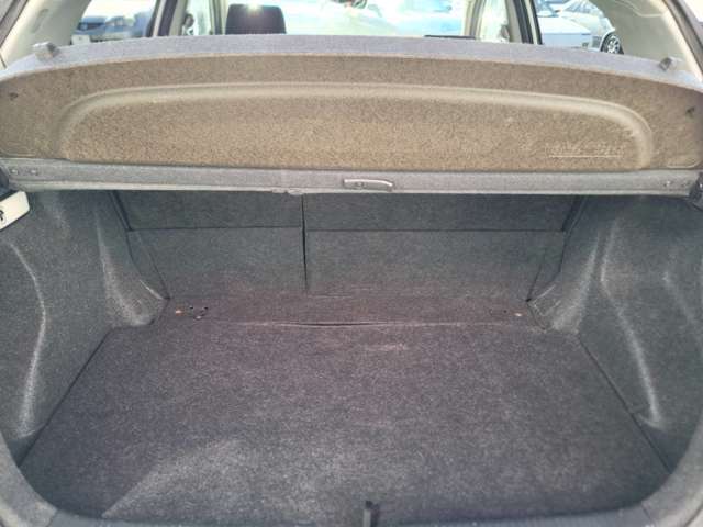 ラゲッジスペースも結構広く、後部座席を倒す事も出来るので、使い勝手も良いです！！
