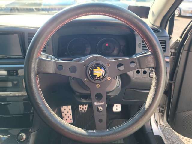 ステアリングも目立つ擦れ等無くキレイです！！